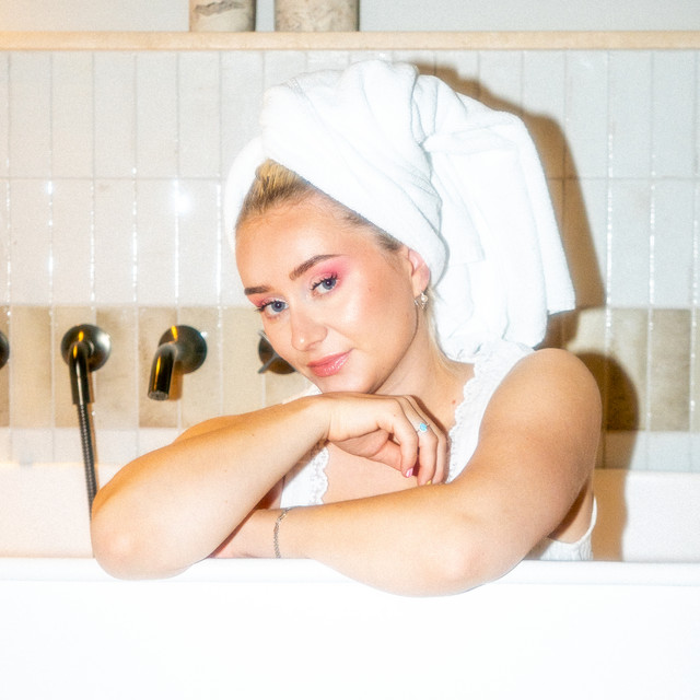 Gunn Kvaale - Official Artist Photo