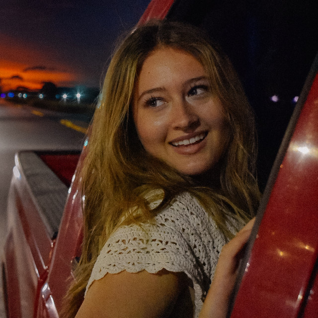 Sophia Lynn - Official Artist Photo