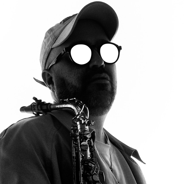 Escandaloso Xpósito - Official Artist Photo