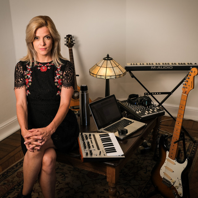 Laura Ros - Official Artist Photo