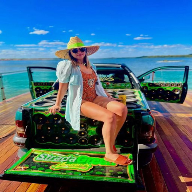 'VEM BEBE GOSTOSA' cover art