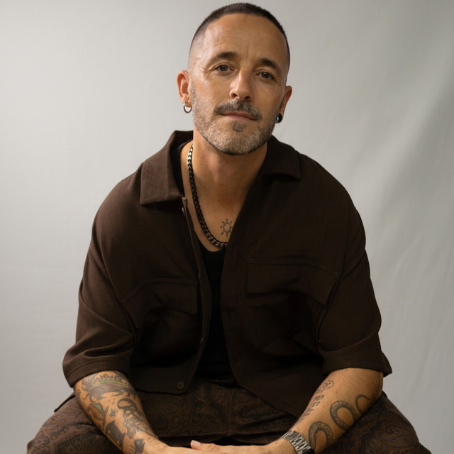 Oliver Gil - Official Artist Photo