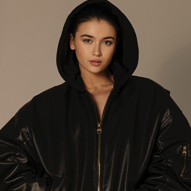 Thia Vittek - Official Artist Photo