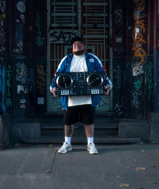 QMW - Official Artist Photo