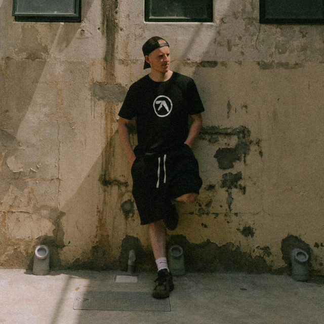 DECSTER - Official Artist Photo