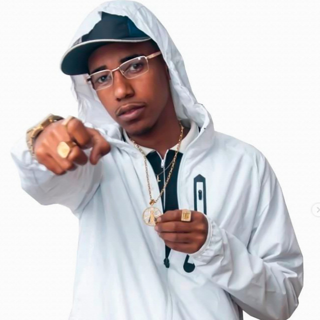 'Jacaré Bordado' cover art