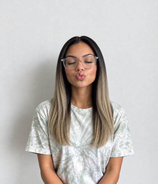 loljulia - Official Artist Photo