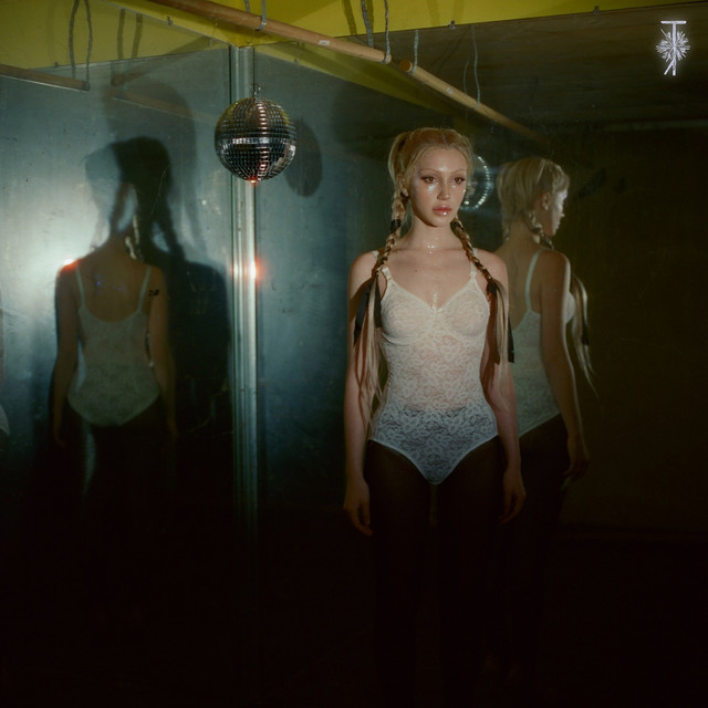 'Da Da Dum (The Remixes)' cover art